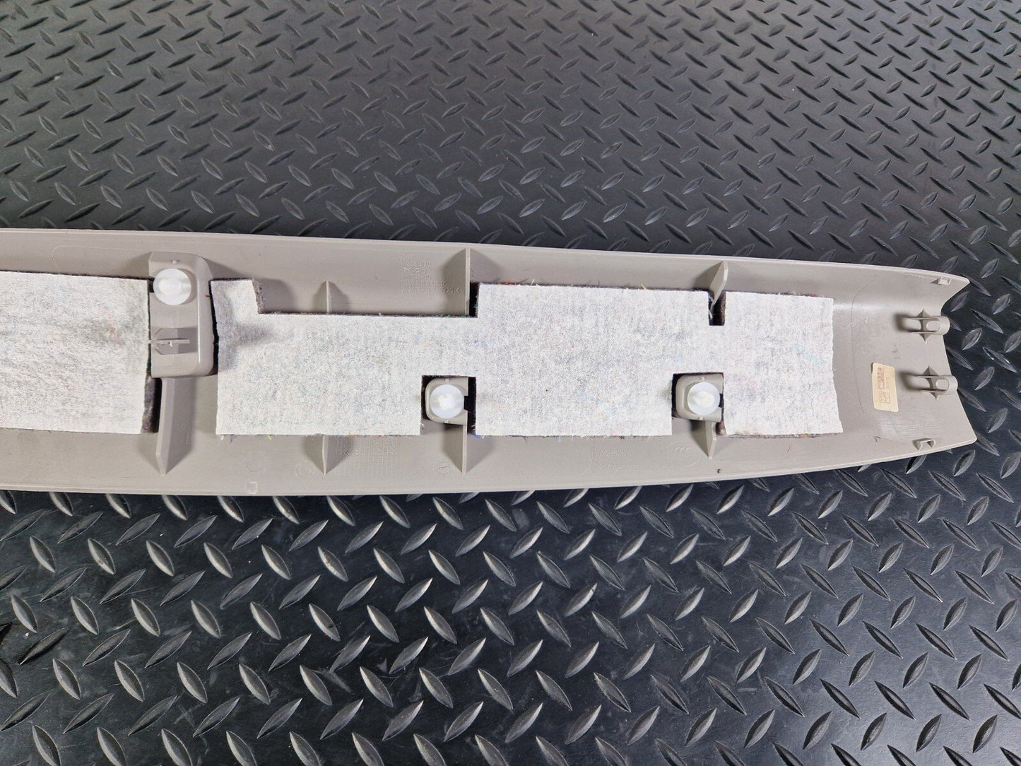 14-21 BMW 2 SERIES F45 F46 218i TAILGATE BOOT CENTRAL INNER TRIM PANEL 8065340
