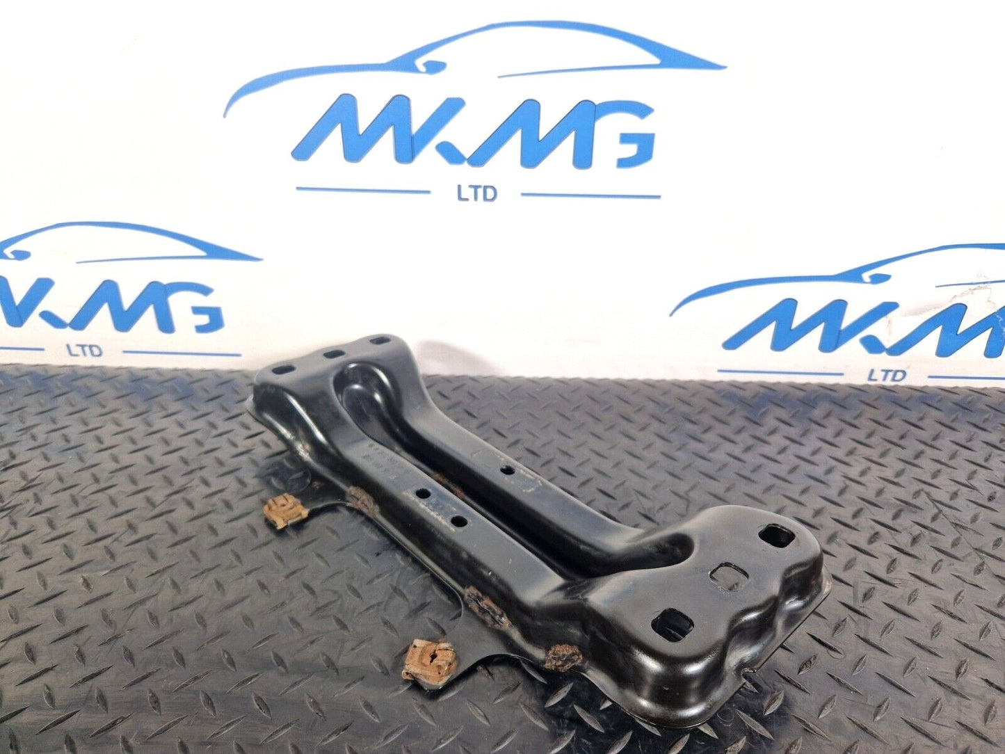 14-21 MERCEDES BENZ C300h W205 GEARBOX MOUNT BRACKET A2052400802