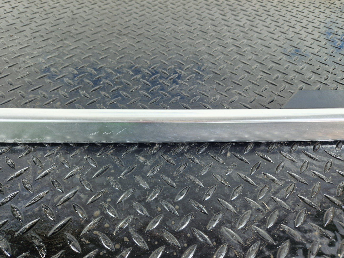 11-19 MERCEDES BENZ ML W166 GENUINE ROOF RACK RAIL A1668900493