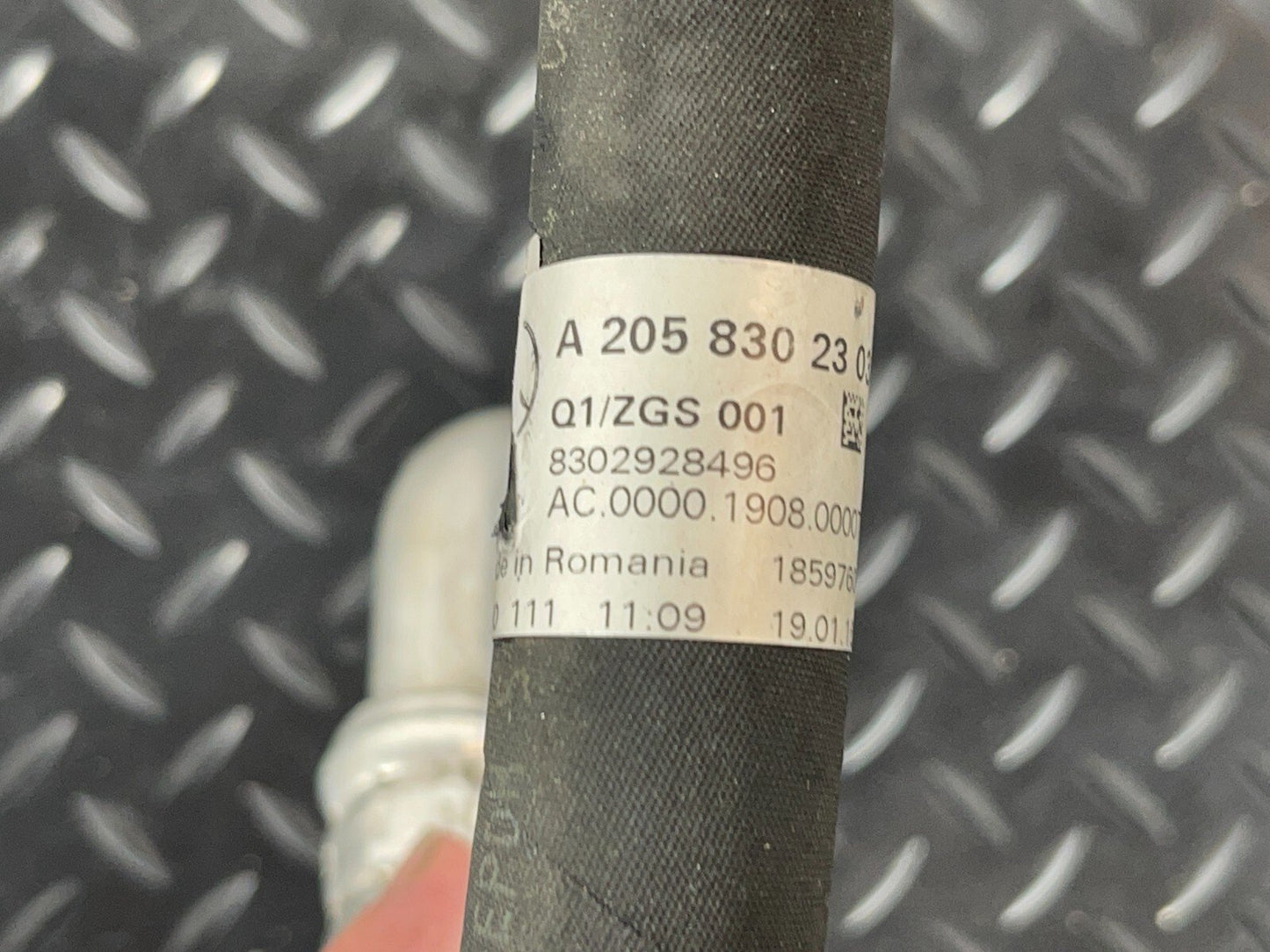 14-21 MERCEDES BENZ C350e W205 A/C AIR CON CONDITIONING HOSE PIPE A2058302303
