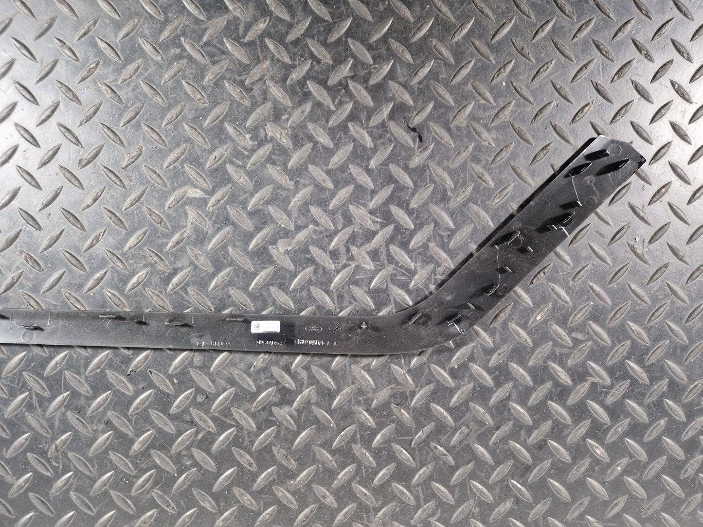 19-ON RANGE ROVER EVOQUE L551 REAR LEFT MOULDING TRIM K8D2045D71A