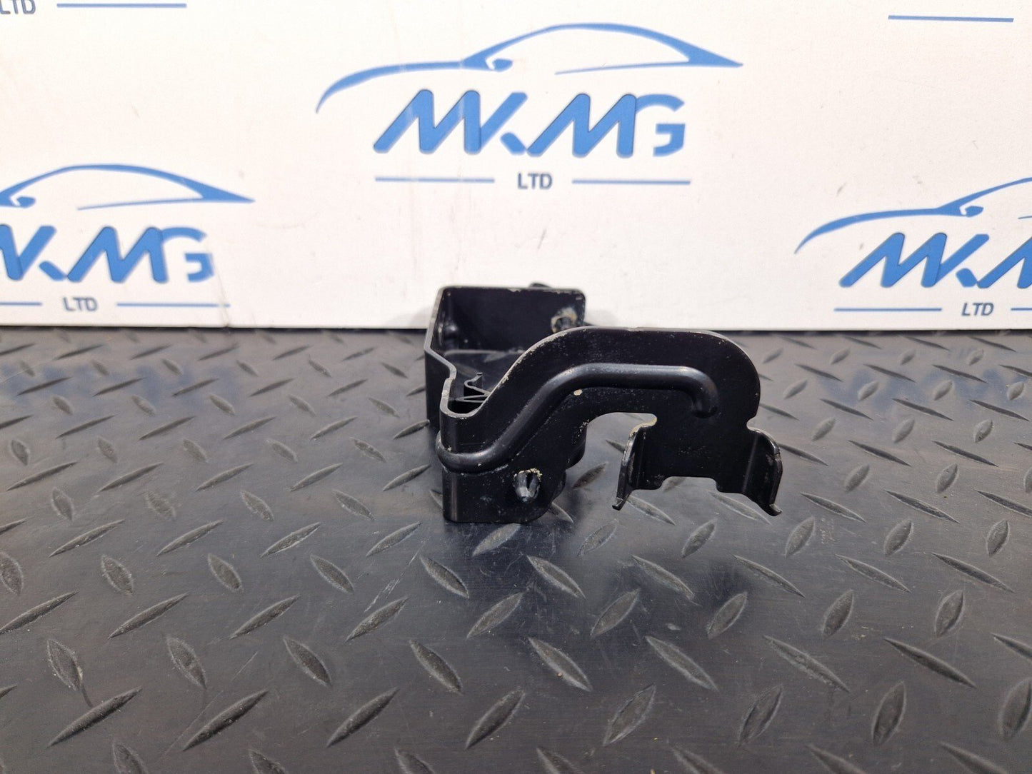 18-ON MERCEDES BENZ SPRINTER W907 W910 OEM BRACKET A9108301701