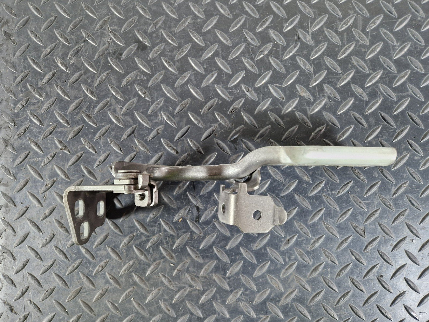 14-23 MERCEDES VITO W447 OEM N/S/F FRONT LEFT BONNET HINGE A4477500051
