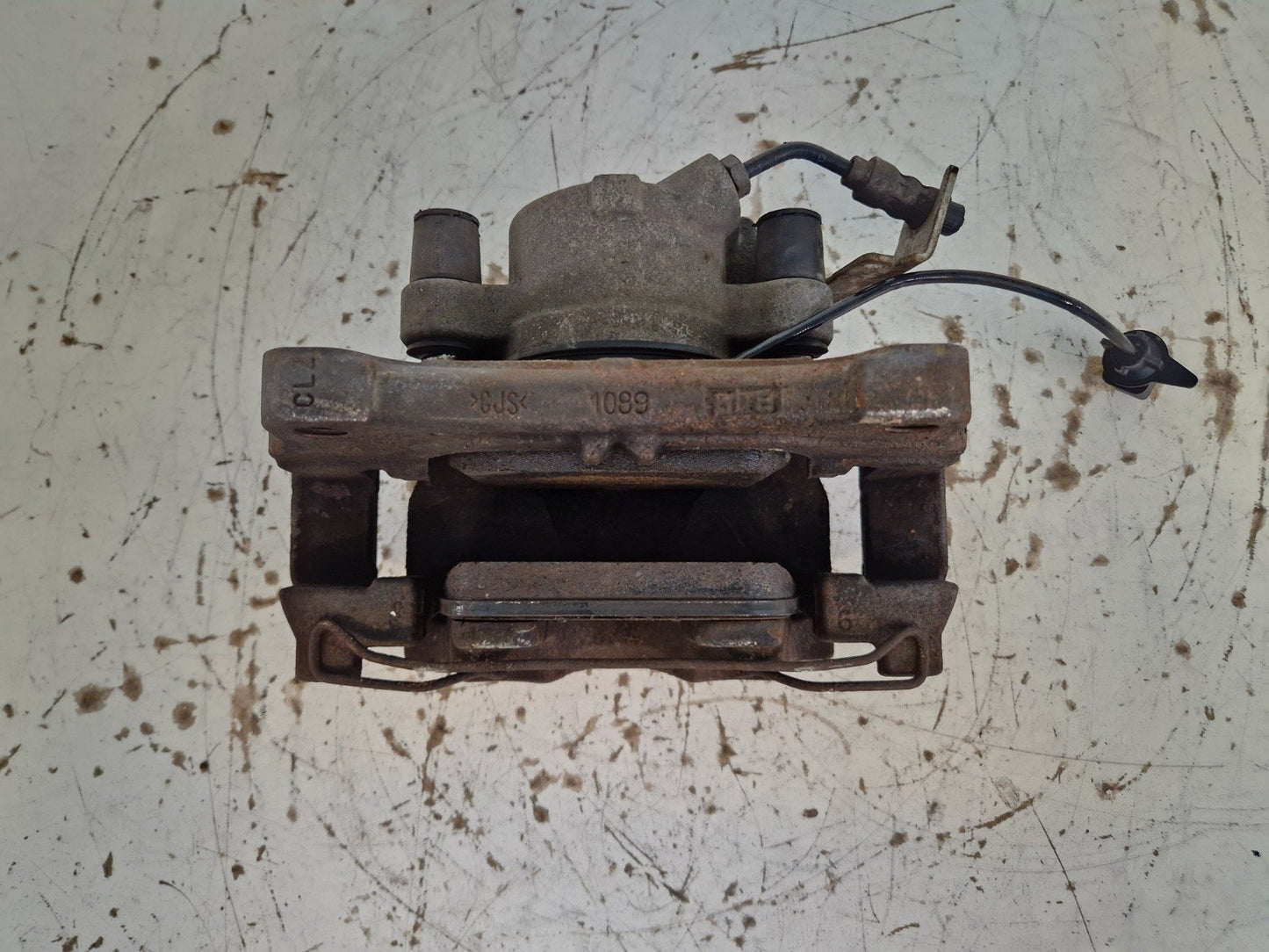 16-19 AUDI A4 B9 GENUINE FRONT LEFT PASSENGER SIDE BRAKE CALIPER 8W05BQ