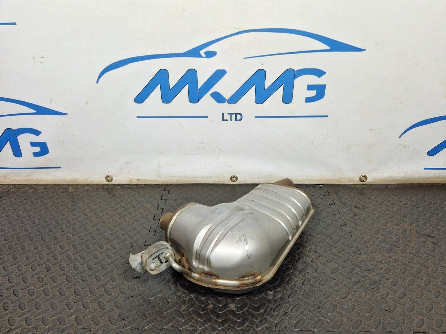 16-19 AUDI A4 B9 GENUINE EXHAUST BACKBOX SILENCER 8W0253411P