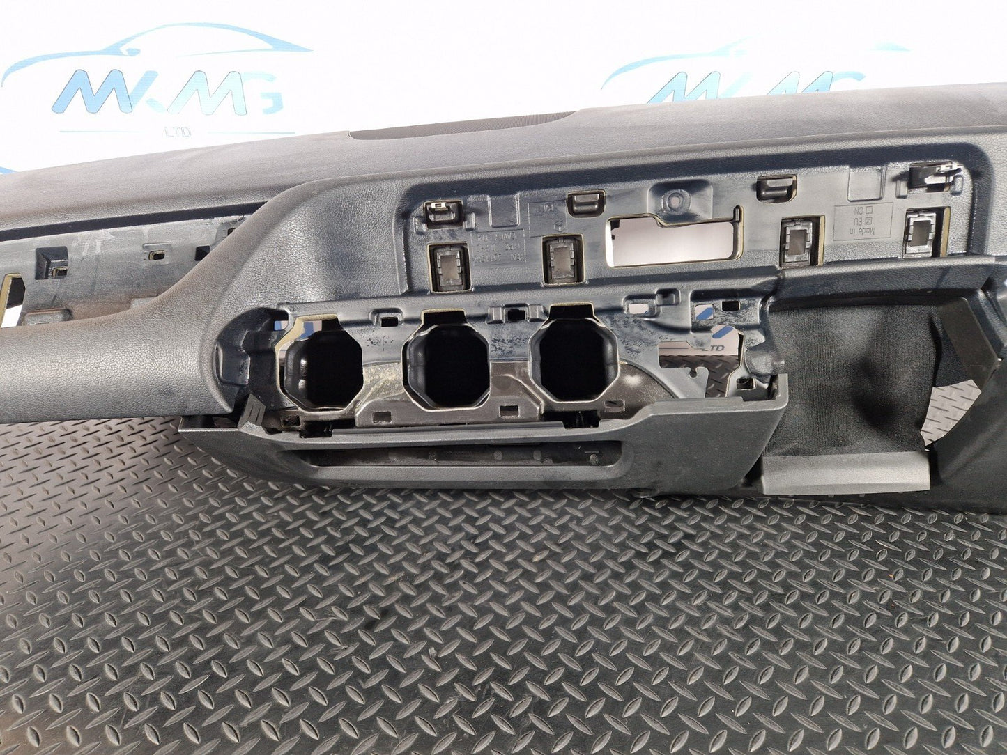 19-ON MERCEDES BENZ B CLASS W247 GENUINE DASHBOARD PANEL WITH A-BAG 2478607302
