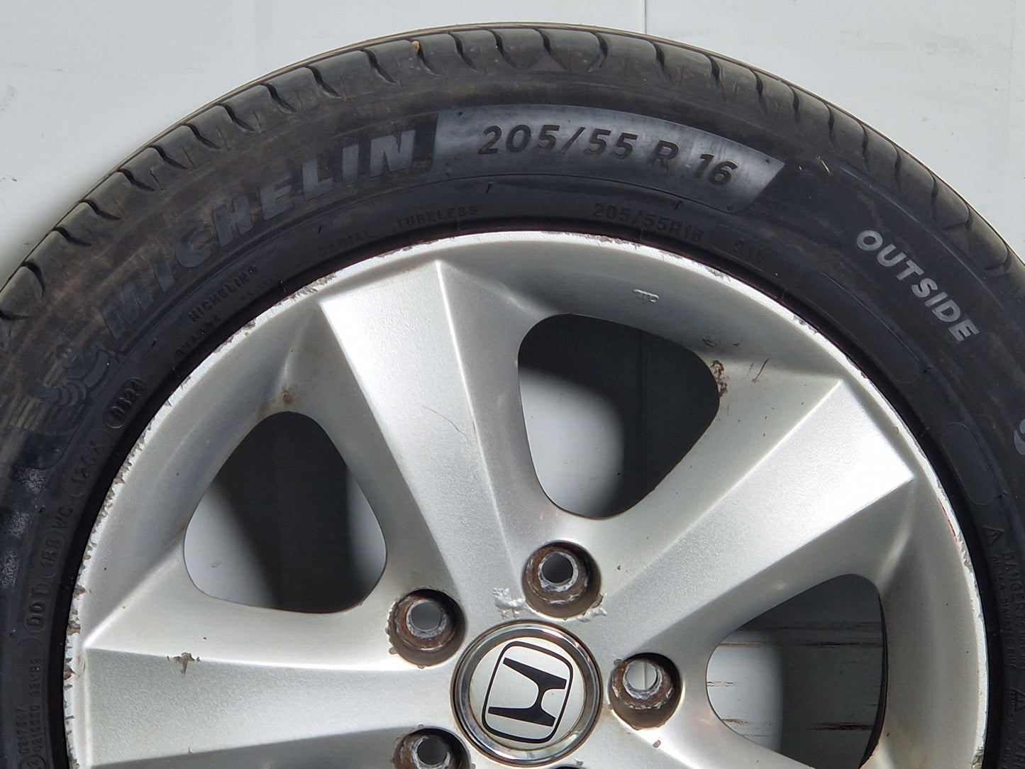 Honda FR-V MK1 16" Alloy Wheel with Tyre 7mm 205/55/16