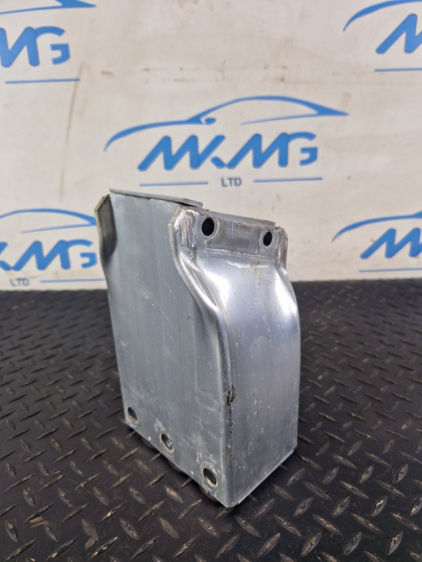 RANGE ROVER EVOQUE L551 LEFT FRONT CRASH BAR BRACKET K8D217A937