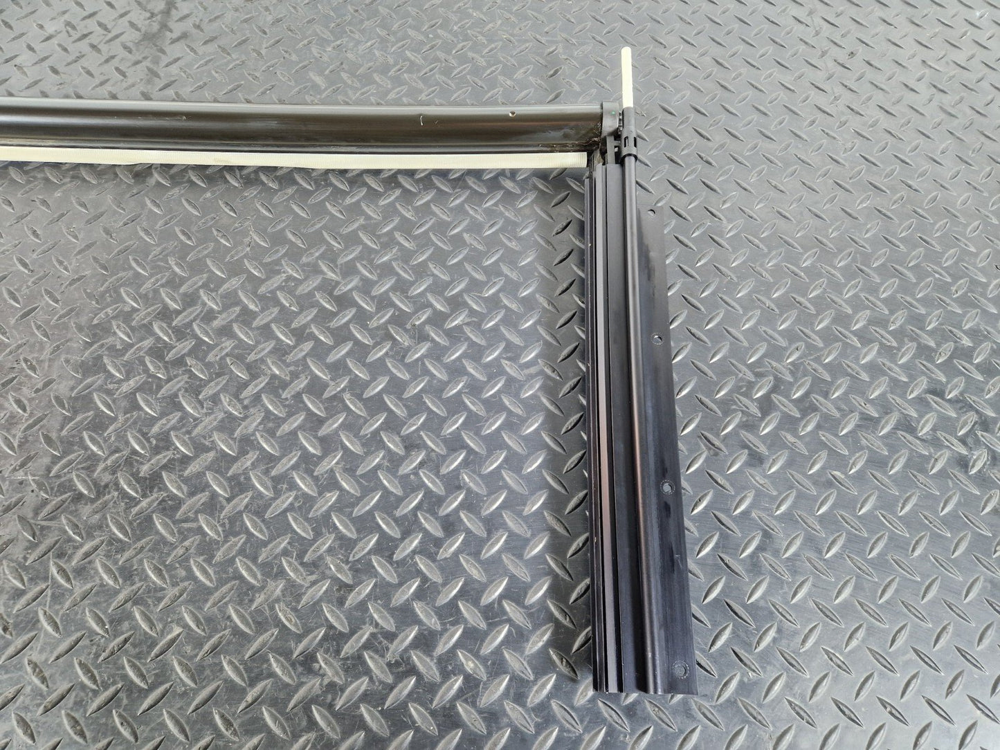 14-21 MERCEDES BENZ W205 GENUINE SUNROOF FRAME A2057802400