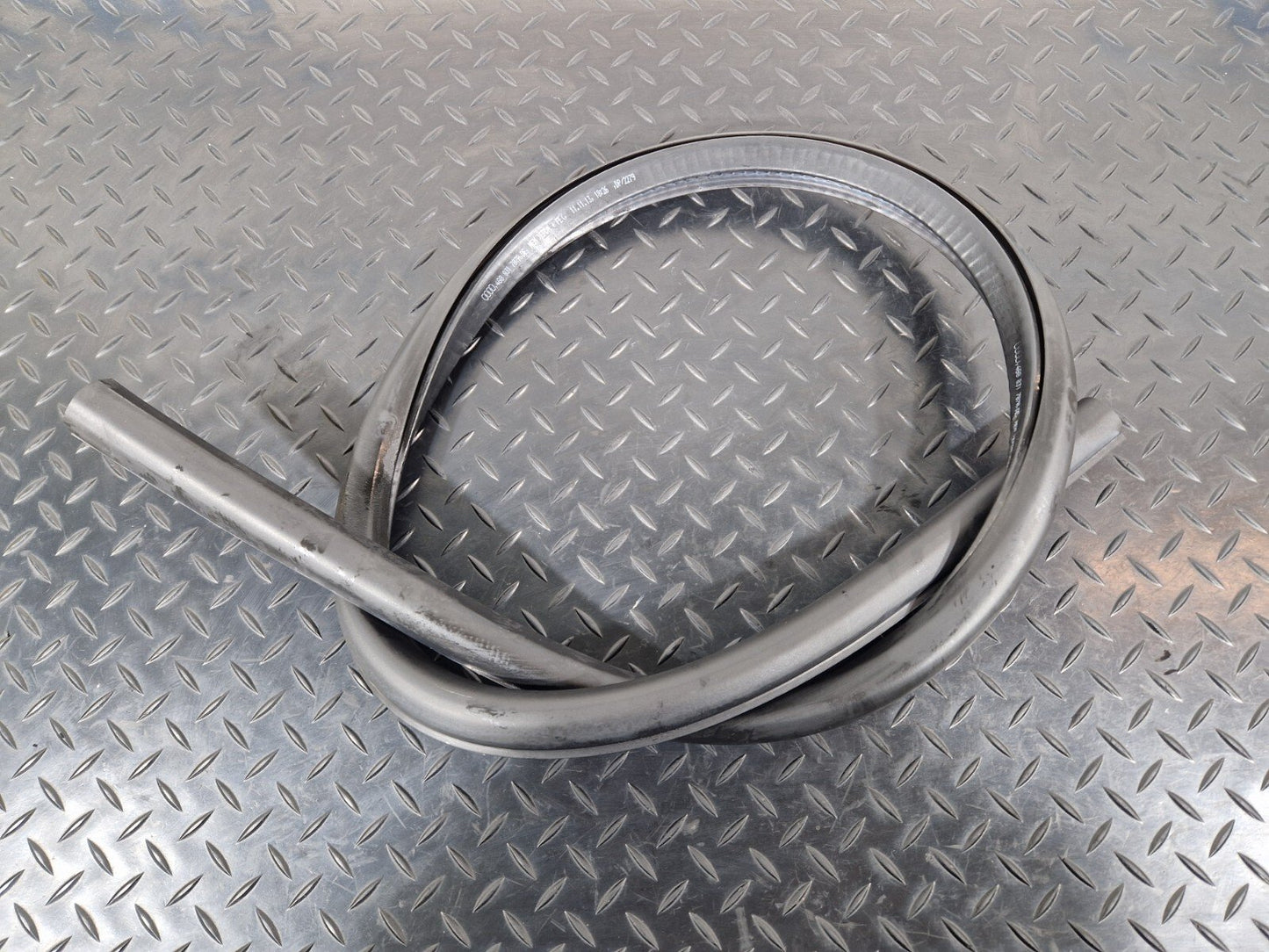 10-18 AUDI A7 4G S-LINE FRONT RIGHT OSF RUBBER WEATHER SEAL 4G8831707A