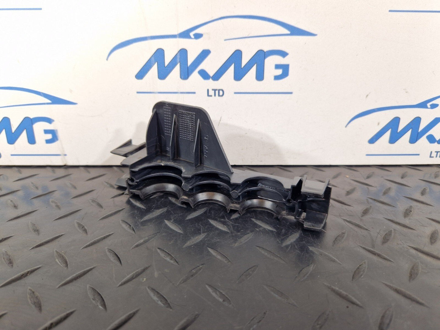 14-21 MERCEDES BENZ C300h W205 OEM TOP LEFT AIR DUCT SEALING A2058317900