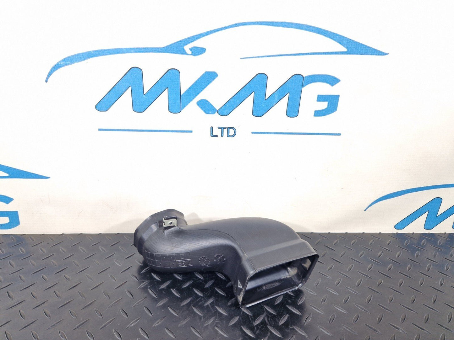 18-ON MERCEDES BENZ SPRINTER W907 RIGHT DRIVER SIDE AIR DUCT A9078304401