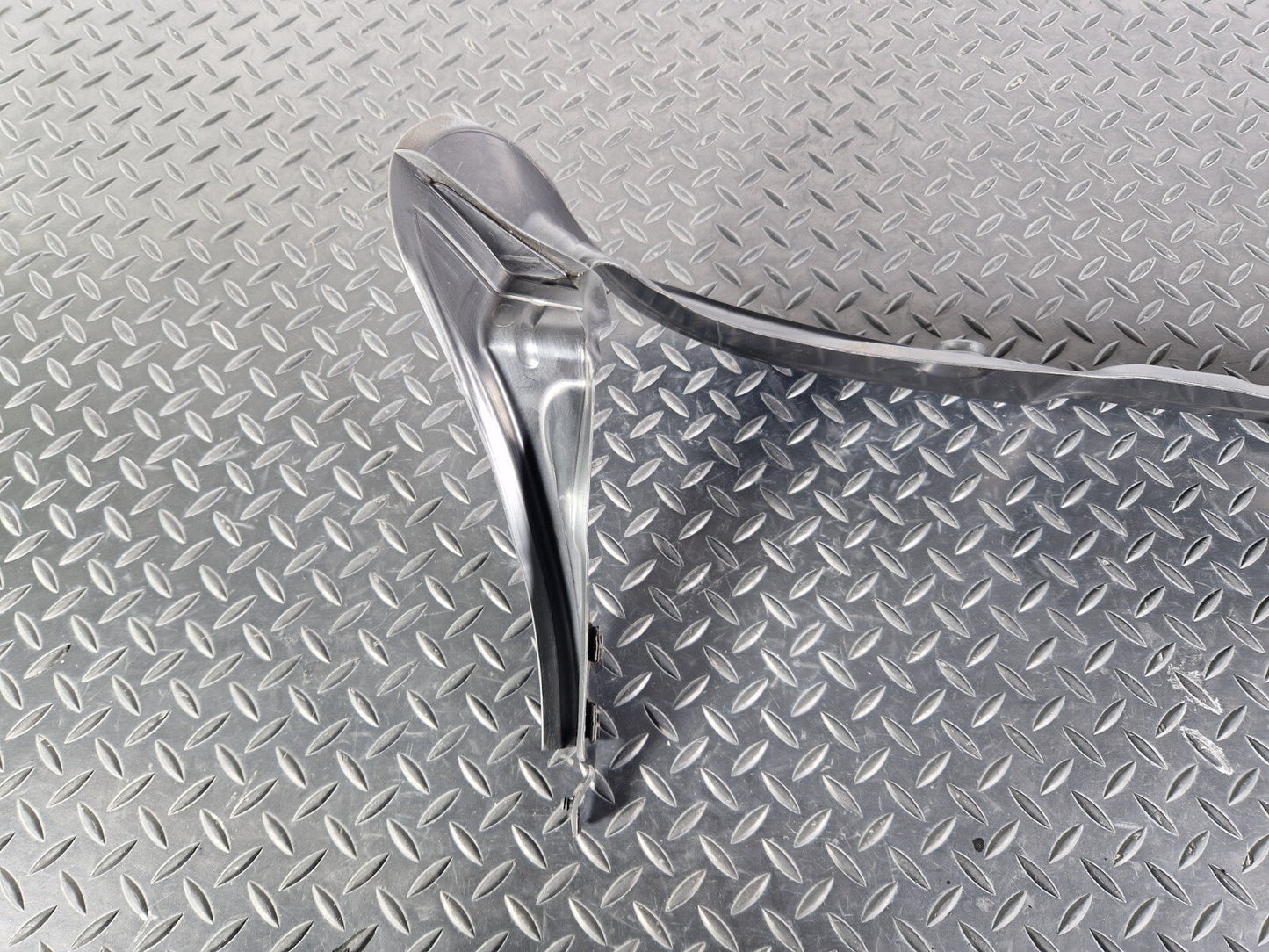 15-18 AUDI A7 4G FRONT RIGHT WING FENDER END SEAL PLATE 4G8821112A