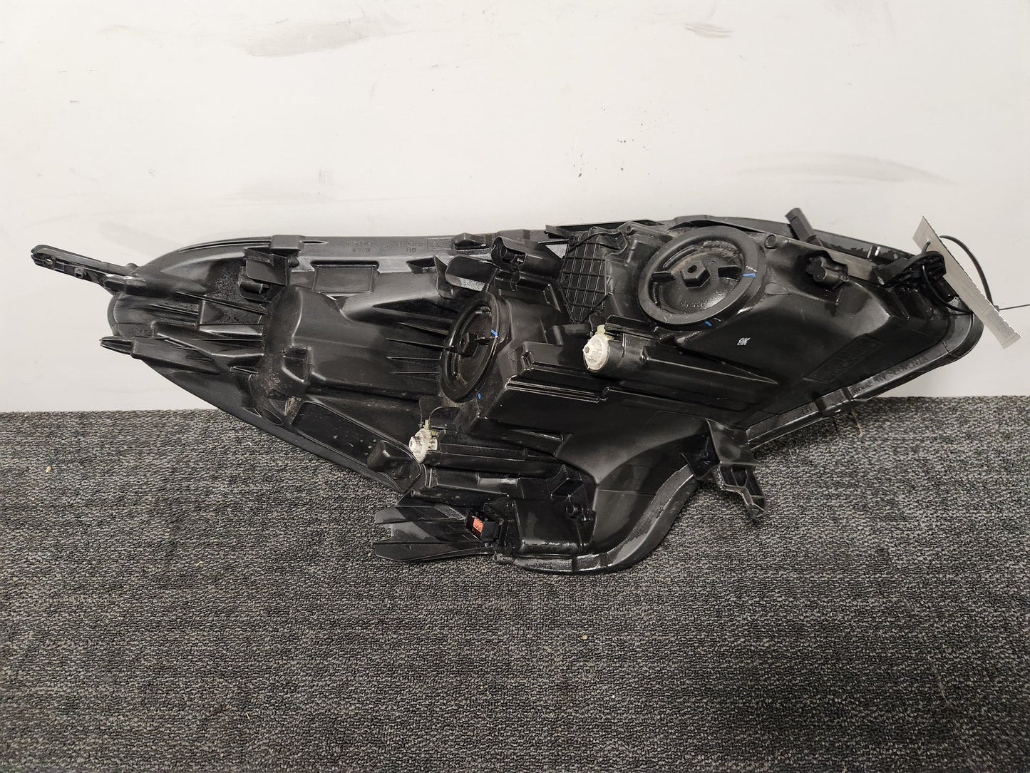 Vauxhall Corsa MK4 (E) (4500) Hatchback Front Left Headlight 13381345 *Damaged*