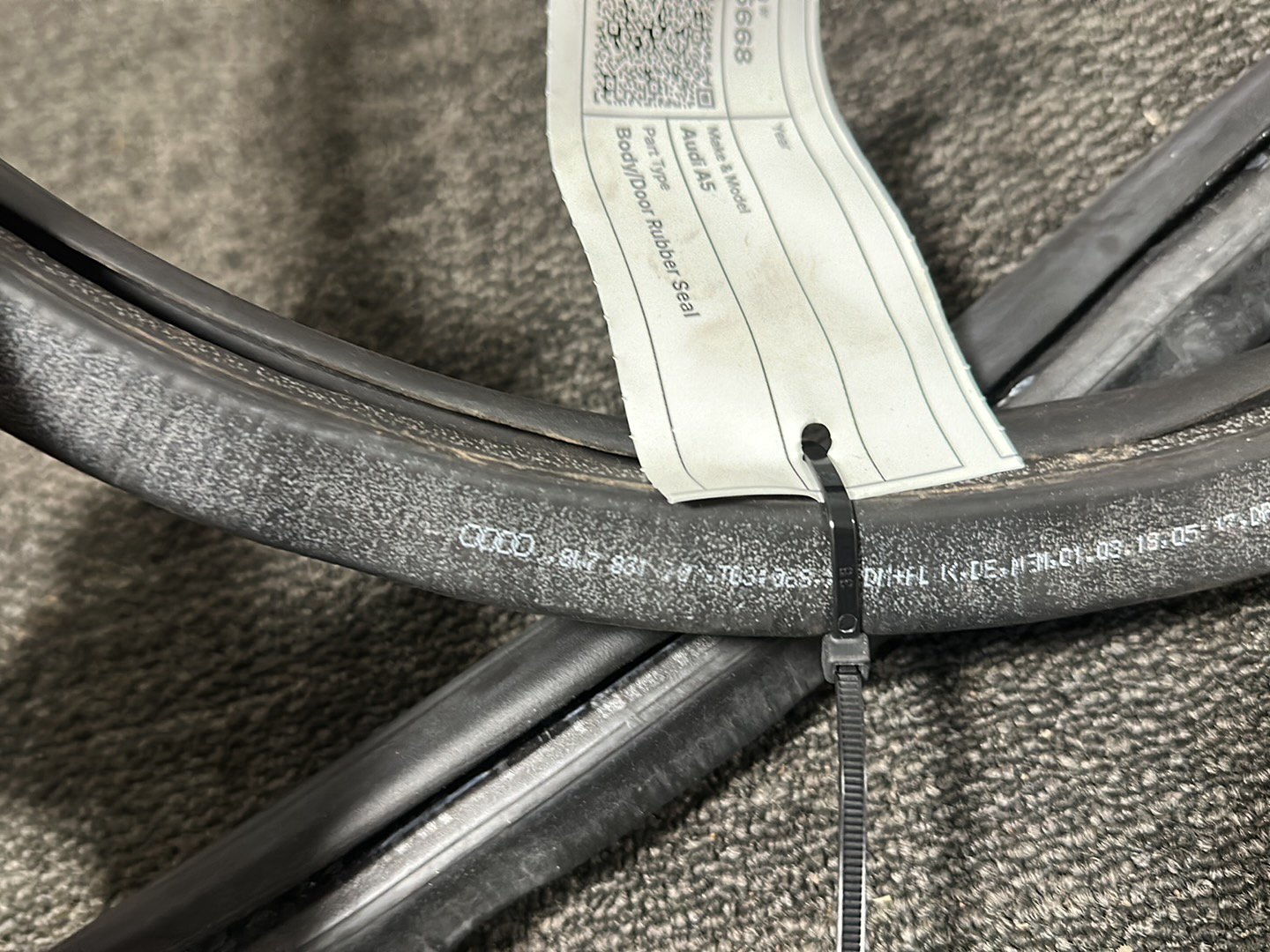 Audi A5 8W Front Right O/S Driver Body Door Rubber Seal 8W7831707