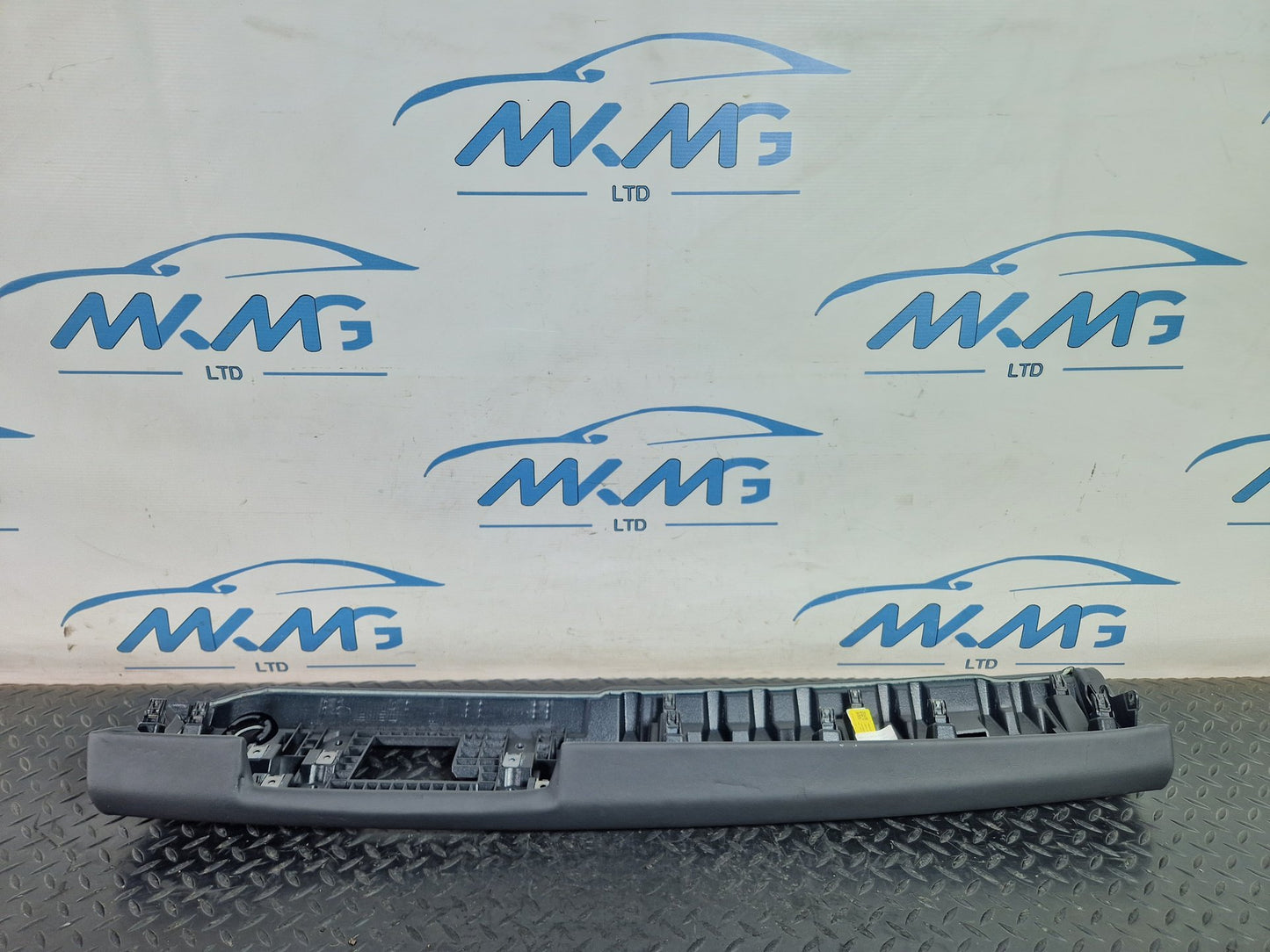 Land Rover Range Rover Evoque L551 SUV Centre Dash Panel Damaged R8D204268C