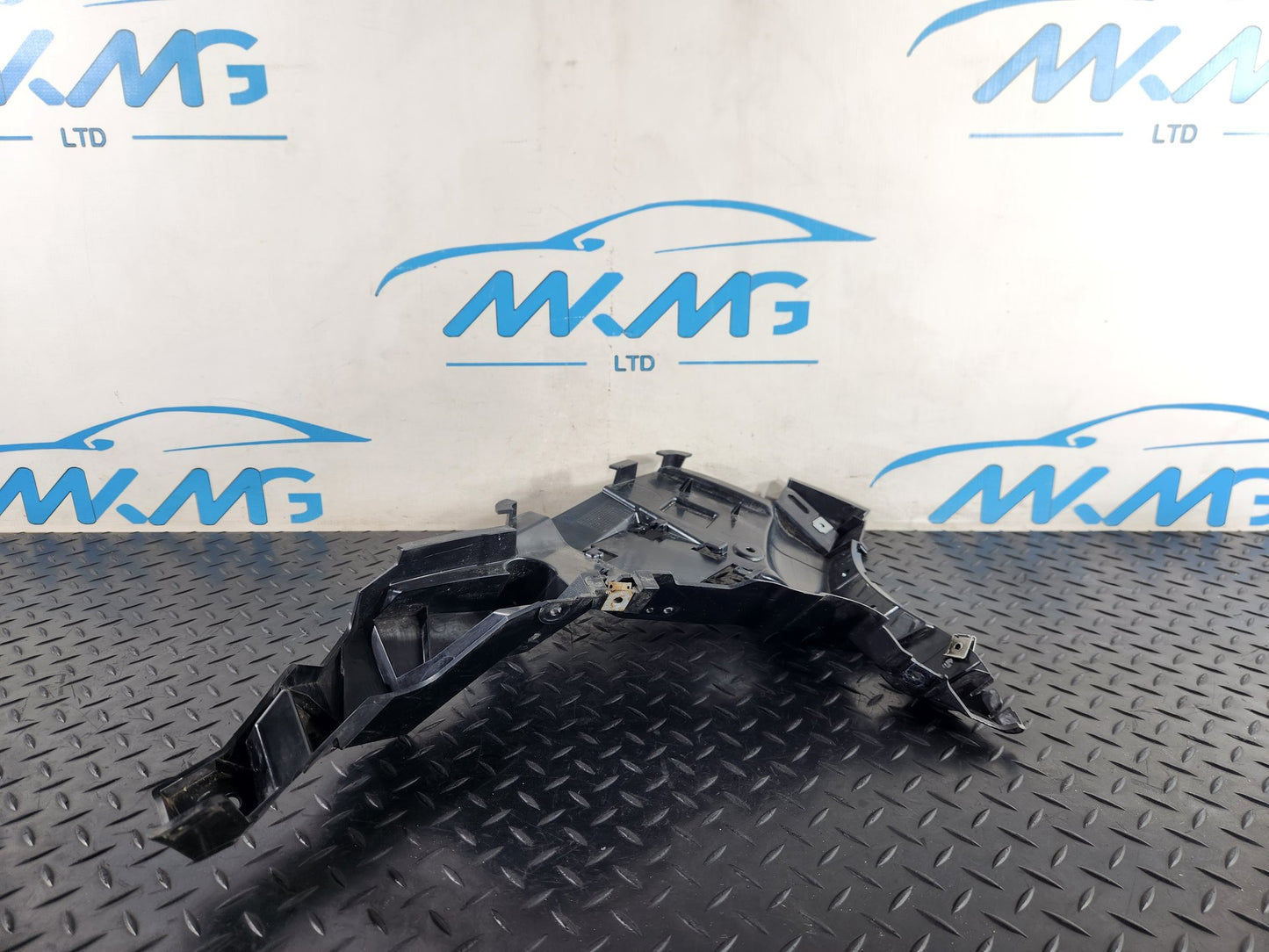Land Rover Range Rover Evoque L551 Right Side Rear Bumper Bracket M8D2-17B930-A