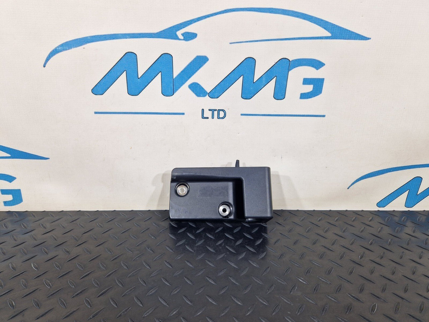 18-ON MERCEDES BENZ A CLASS W177 TRUNK HITCH MOUNTING LEFT SIDE A1776801700