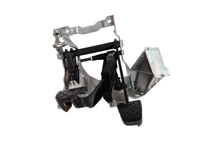 16-19 AUDI A4 B9 GENUINE BRAKE & CLUTCH PEDAL BOX ASSEMBLY 8W2721117