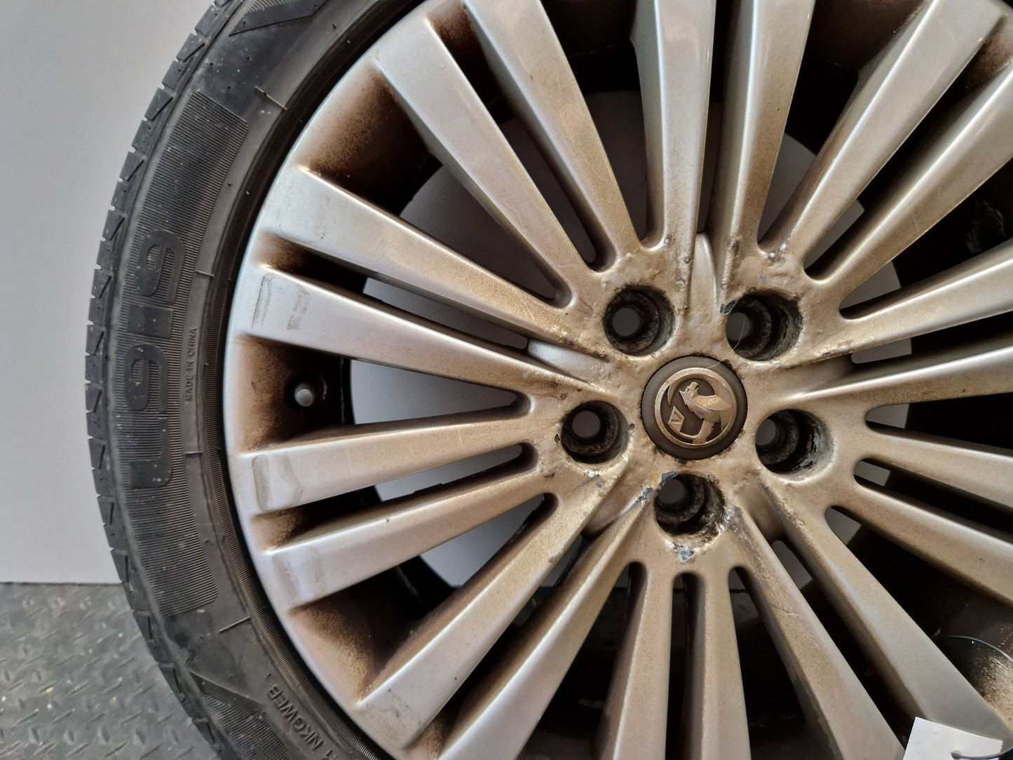 Vauxhall Astra MK6 (J) (A3400) 17" Alloy Wheel with Tyre 215/50/17 ~6mm
