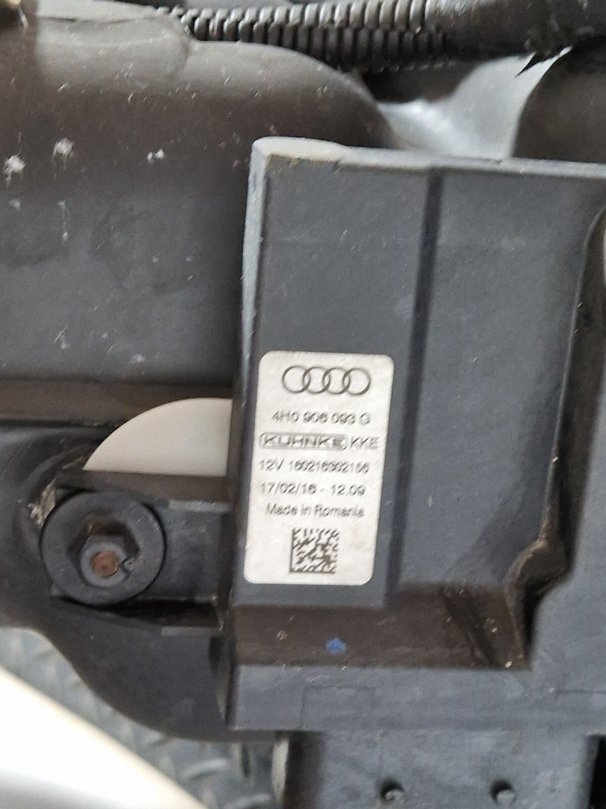 10-17 AUDI A8 4H PETROL FUEL TANK & PUMP 4H0201021BH