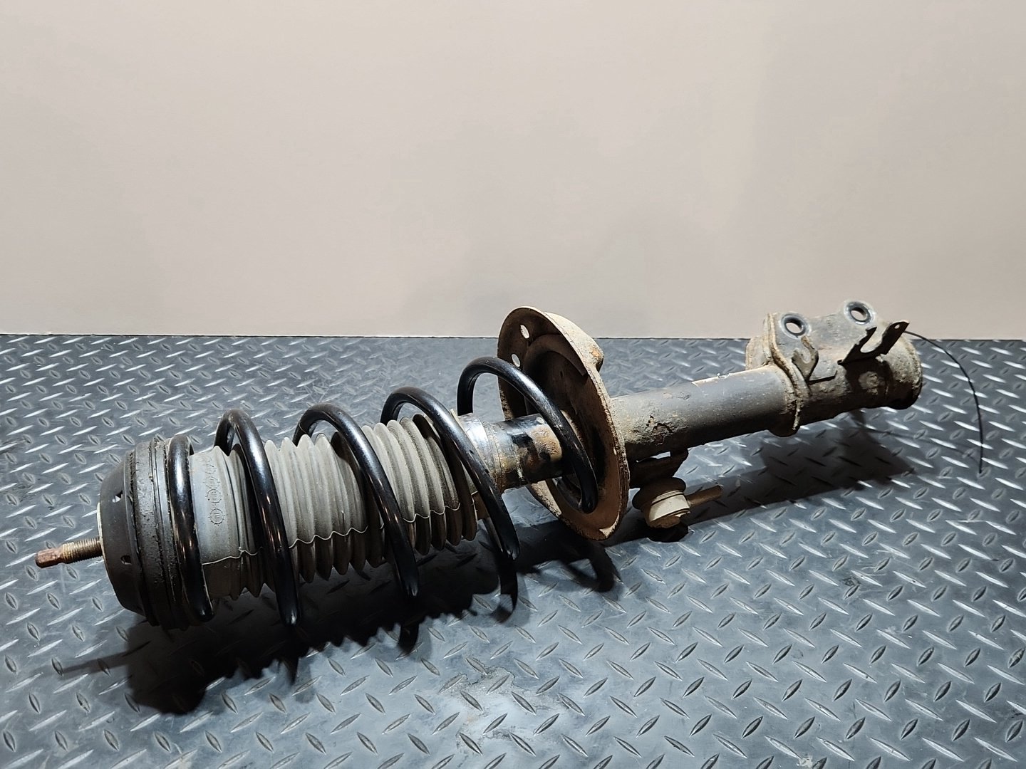 Vauxhall Corsa MK3 (D) (4400) Hatchback Genuine Front Left N/S Shock Absorber