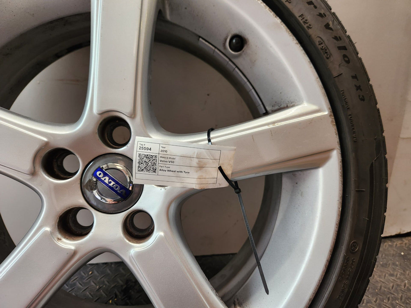 Volvo V50 MK2 FL (MW) 18" Alloy Wheel with Tyre 215/45/18 ~6mm