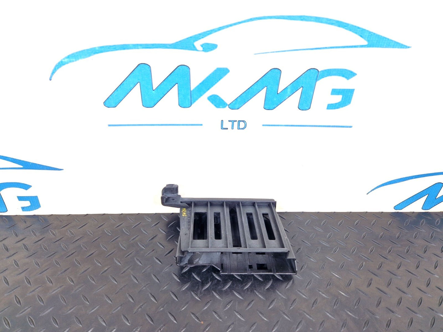 14-20 MERCEDES GLA 200 X156 GEARBOX CONTROL MODULE BRACKET HOLDER A2465450500