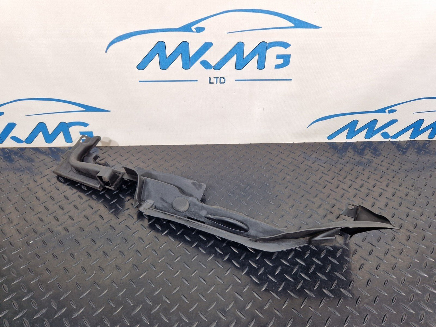 16-23 AUDI A5 F5 S-LINE FRONT RIGHT WING FENDER SEAL TRIM 8W6821170C