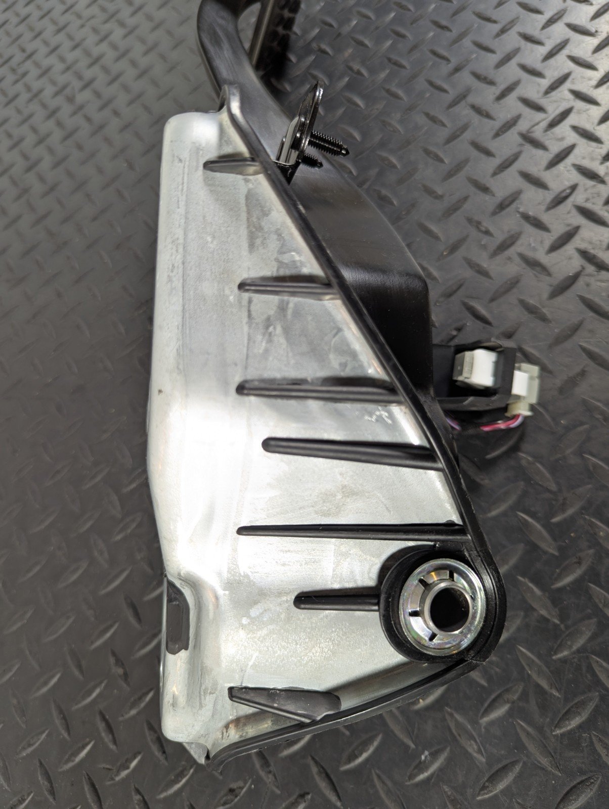 11-19 MERCEDES BENZ ML W166 GENUINE BRAKE PEDAL A1662920101