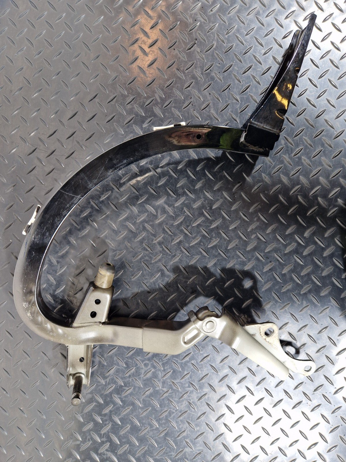 12-18 AUDI A6 C7 TAILGATE BOOT LID HINGE RIGHT DRIVER SIDE IN BLACK 4G5827302B