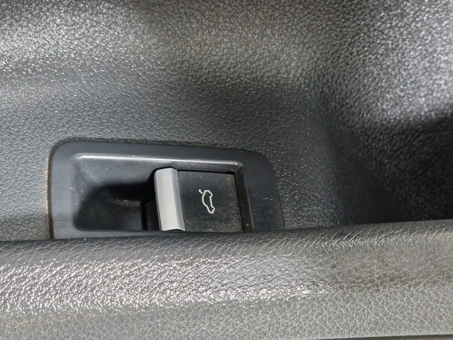 16-19 AUDI A4 B9 GENUINE FRONT DRIVER SIDE DOOR CARD PANEL 8W0867118