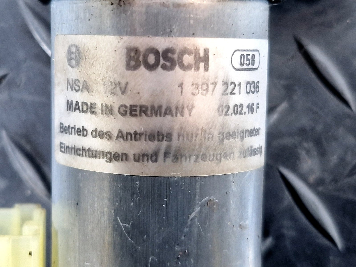 16-19 AUDI A4 B9 AVANT GENUINE REAR LEFT TAILGATE LIFT MOTOR 8W9827851A