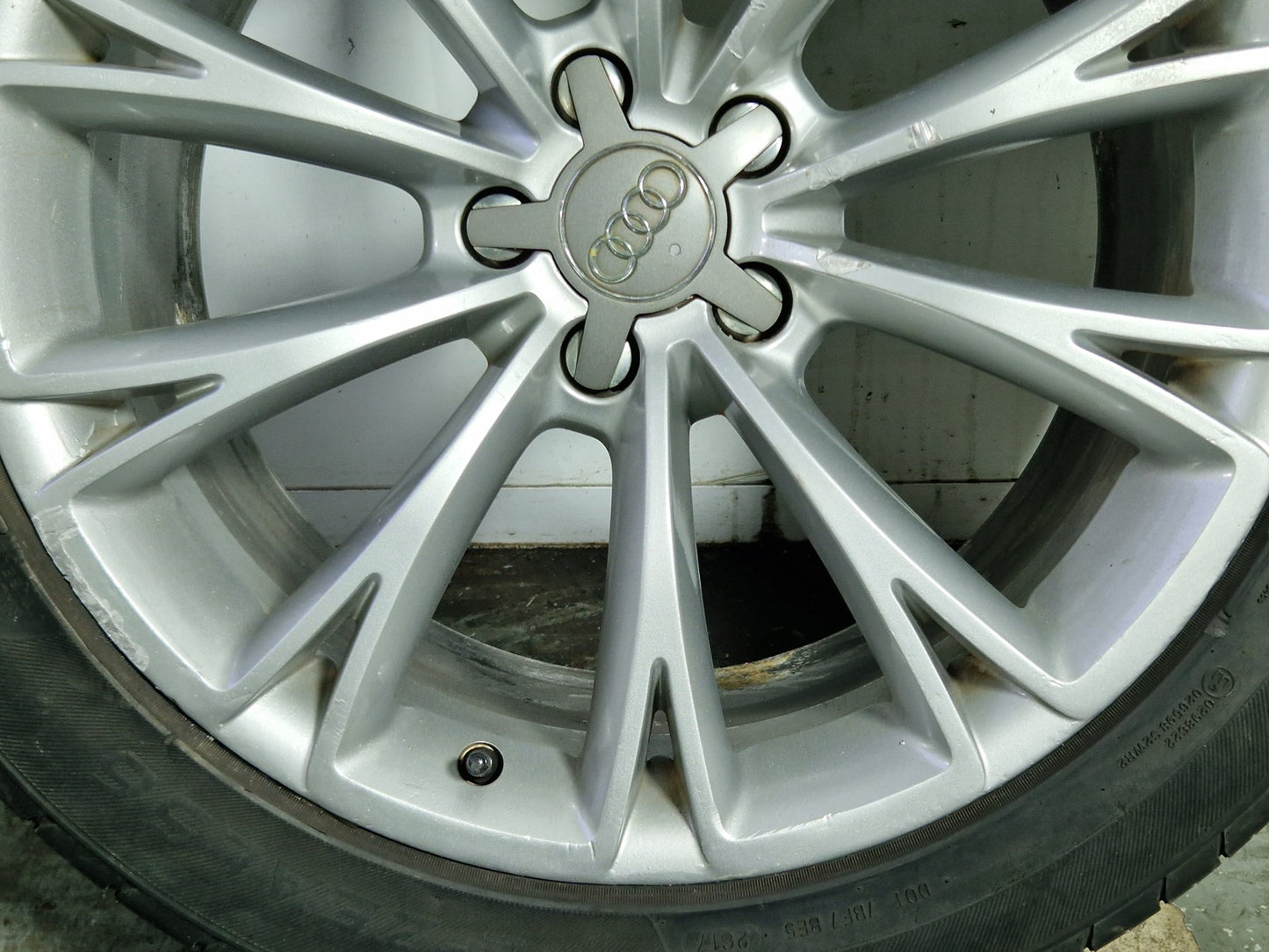 Audi A8 4H 19" Alloy Wheel with Tyre 225/45/19 ~4mm 4H0601025G