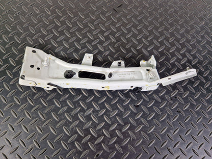 16-19 AUDI A4 B9 S-LINE GENUINE FRONT RIGHT SIDE FENDER BRACKET 8W0821136B