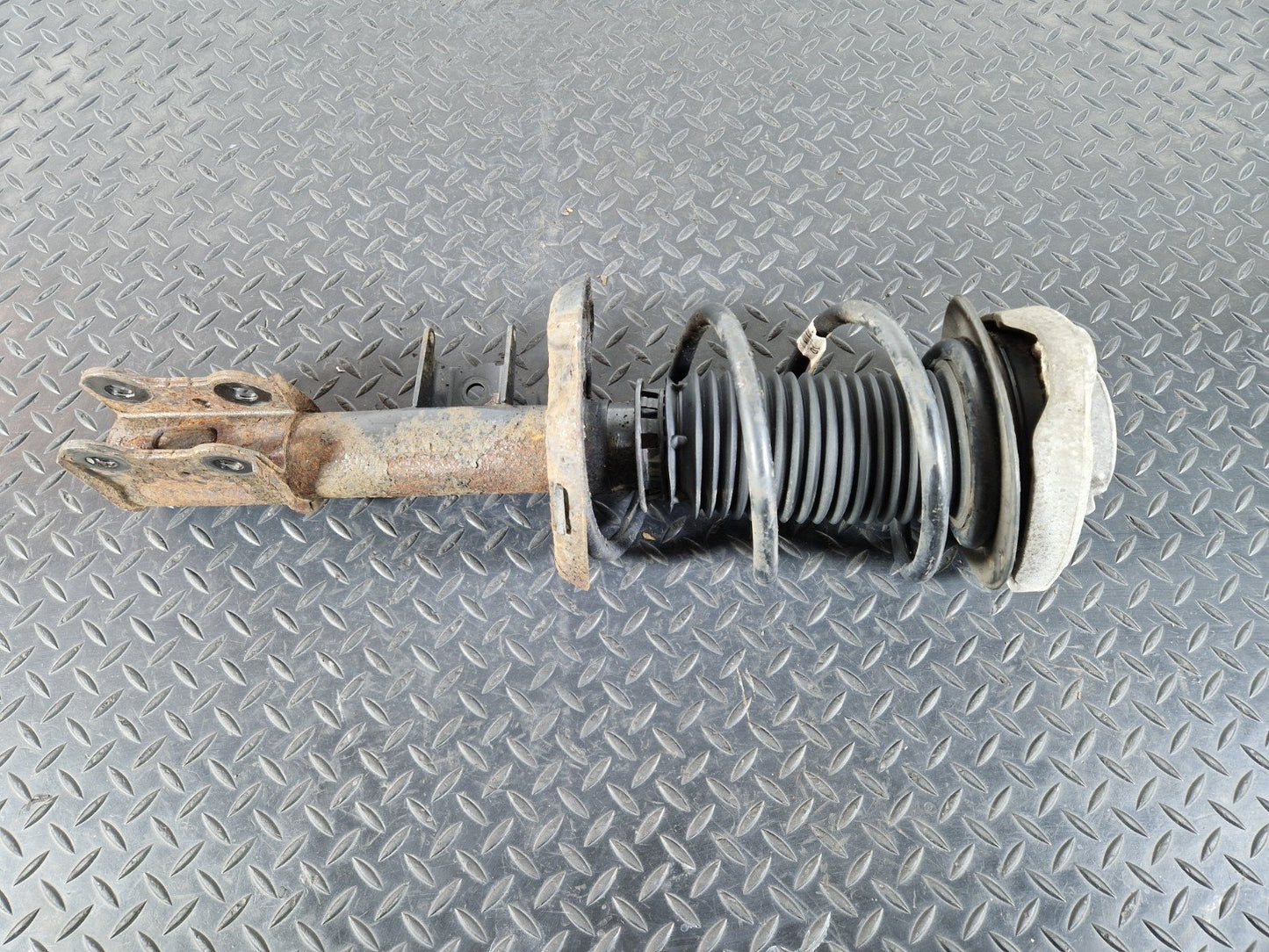 12-18 MERCEDES BENZ W176 FRONT LEFT PASSENGER SIDE SHOCK ABSORBER A1173200138