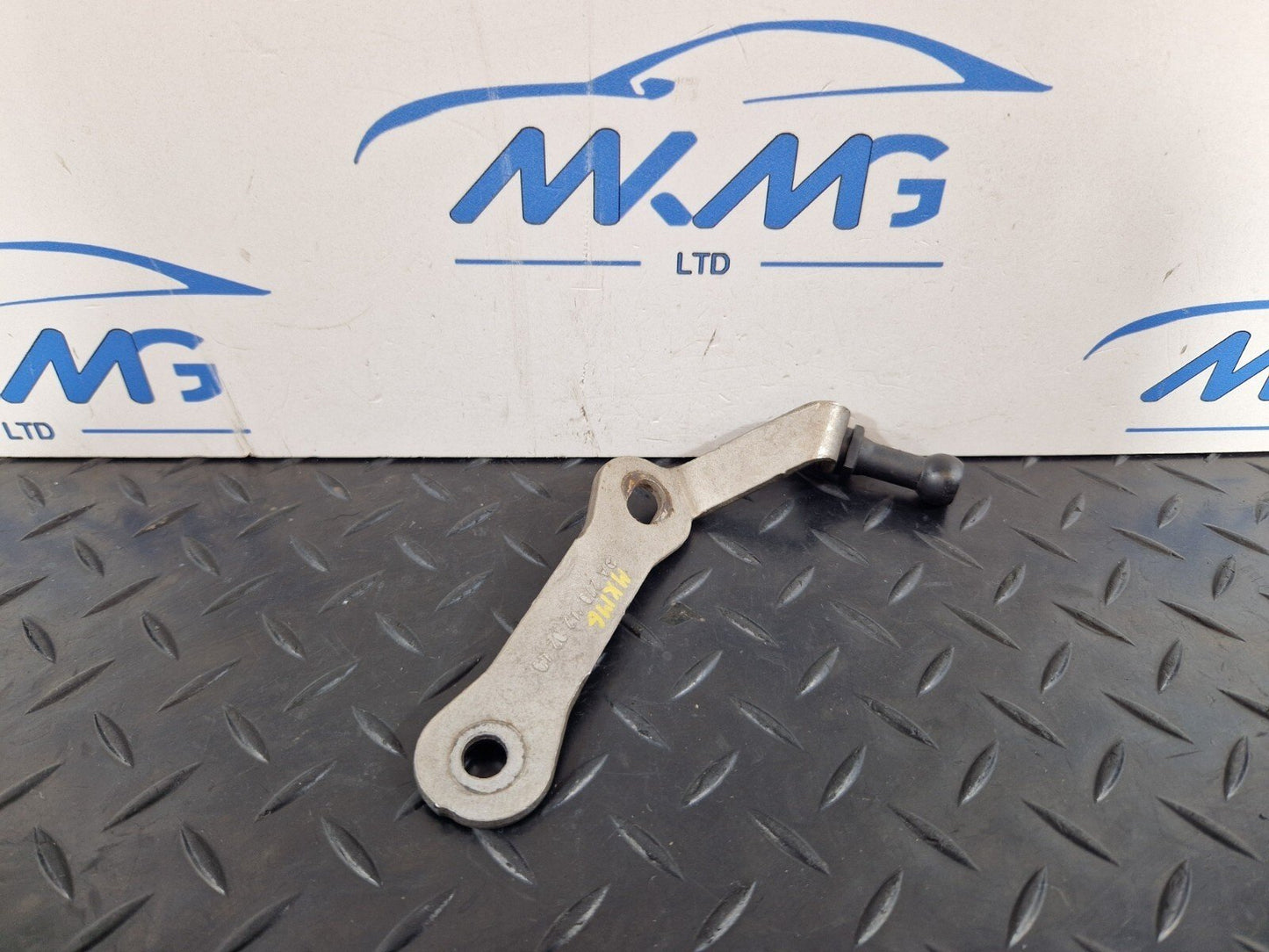 14-20 MERCEDES BENZ GLA X156 OEM EXHAUST SYSTEM FRONT PIPE UPPER BRACKET MOUNT