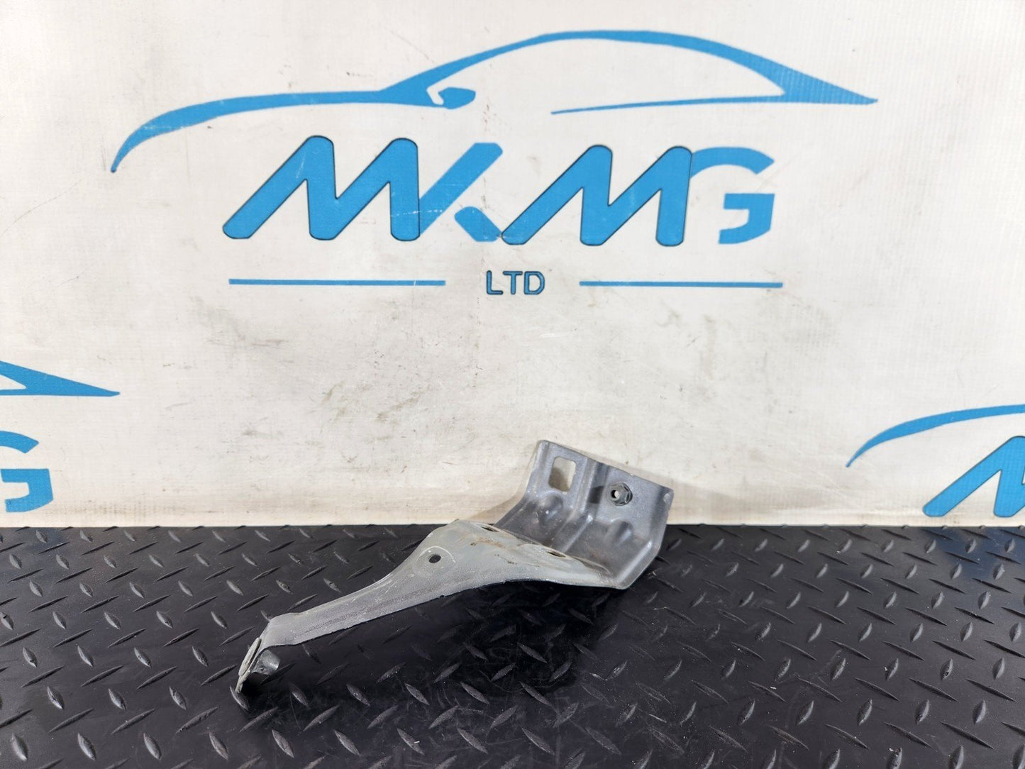 19-ON MERCEDES BENZ B CLASS W247 FRONT RIGHT FENDER FRONT BRACKET A2478810400