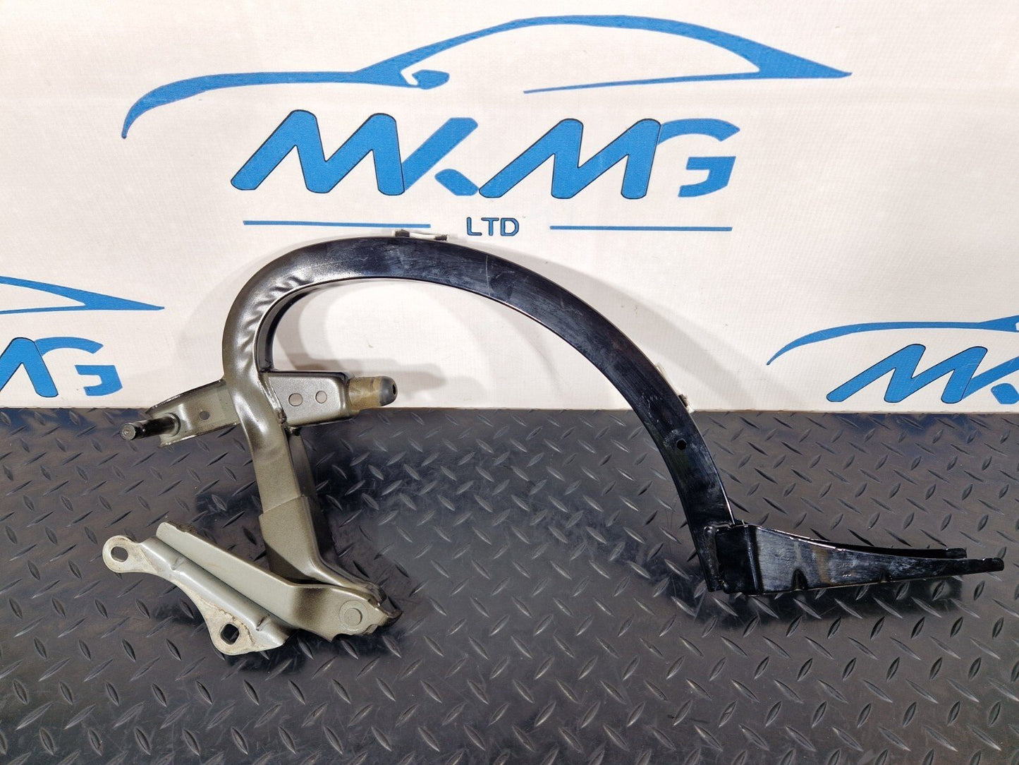 12-18 AUDI A6 C7 TAILGATE BOOT LID HINGE RIGHT DRIVER SIDE IN BLACK 4G5827302B