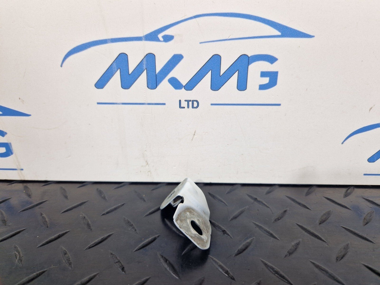 AUDI Unknown Part Type 8W0821470