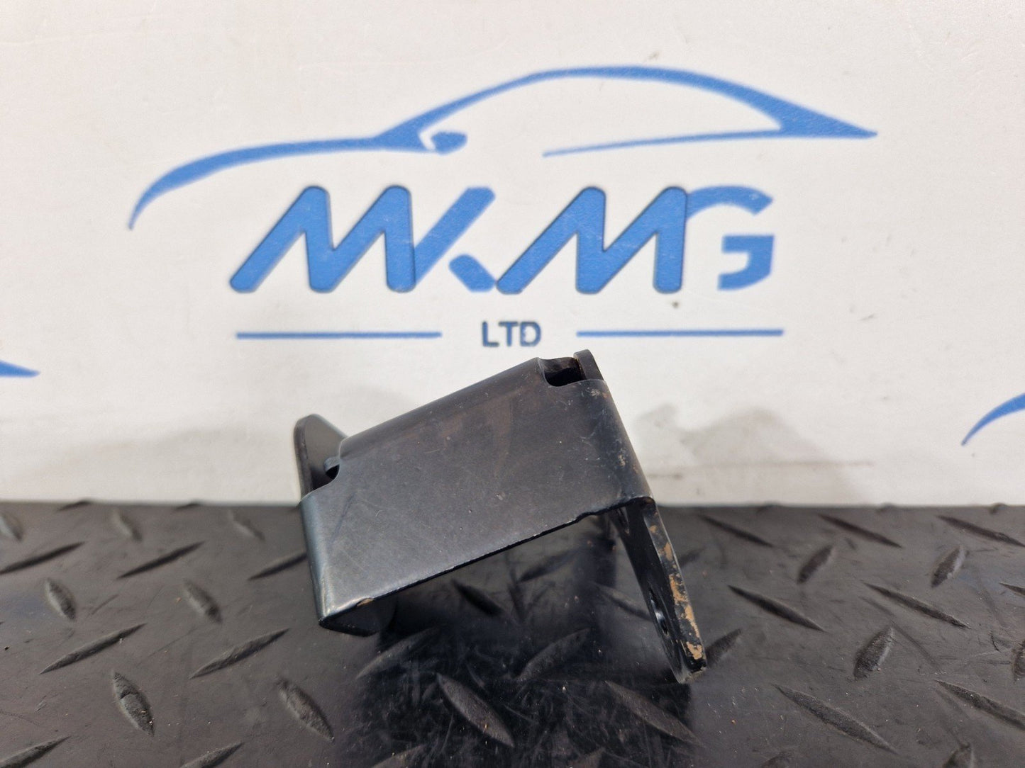 11-19 MERCEDES BENZ ML W166 BONNET HOOD LEFT MOUNT A1668870031