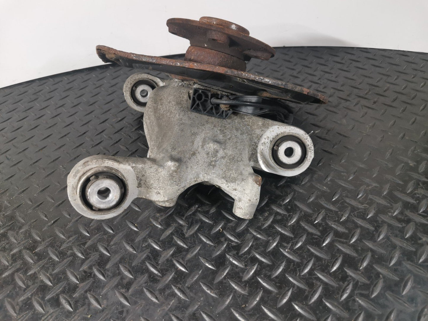 12-18 MERCEDES A B CLA-W176 W246 C117 GENUINE REAR RIGHT O/S WHEEL HUB  A2460406