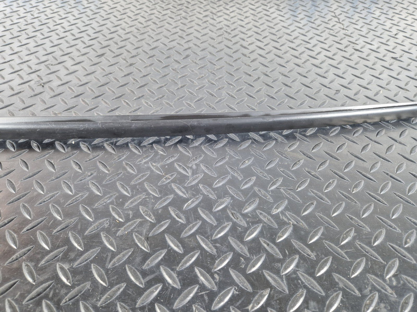 16-24 AUDI A5 F5 COUPE FRONT LEFT WINDSHIELD WATER DEFLECTOR STRIP 8W6854327B
