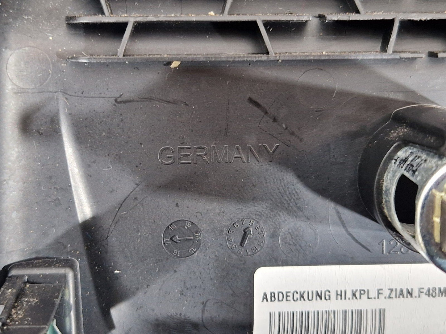 16-22 BMW X1 F48 REAR CENTRE CONSOLE SURROUND TRIM PANEL 9335205 MINOR SCRATCHES