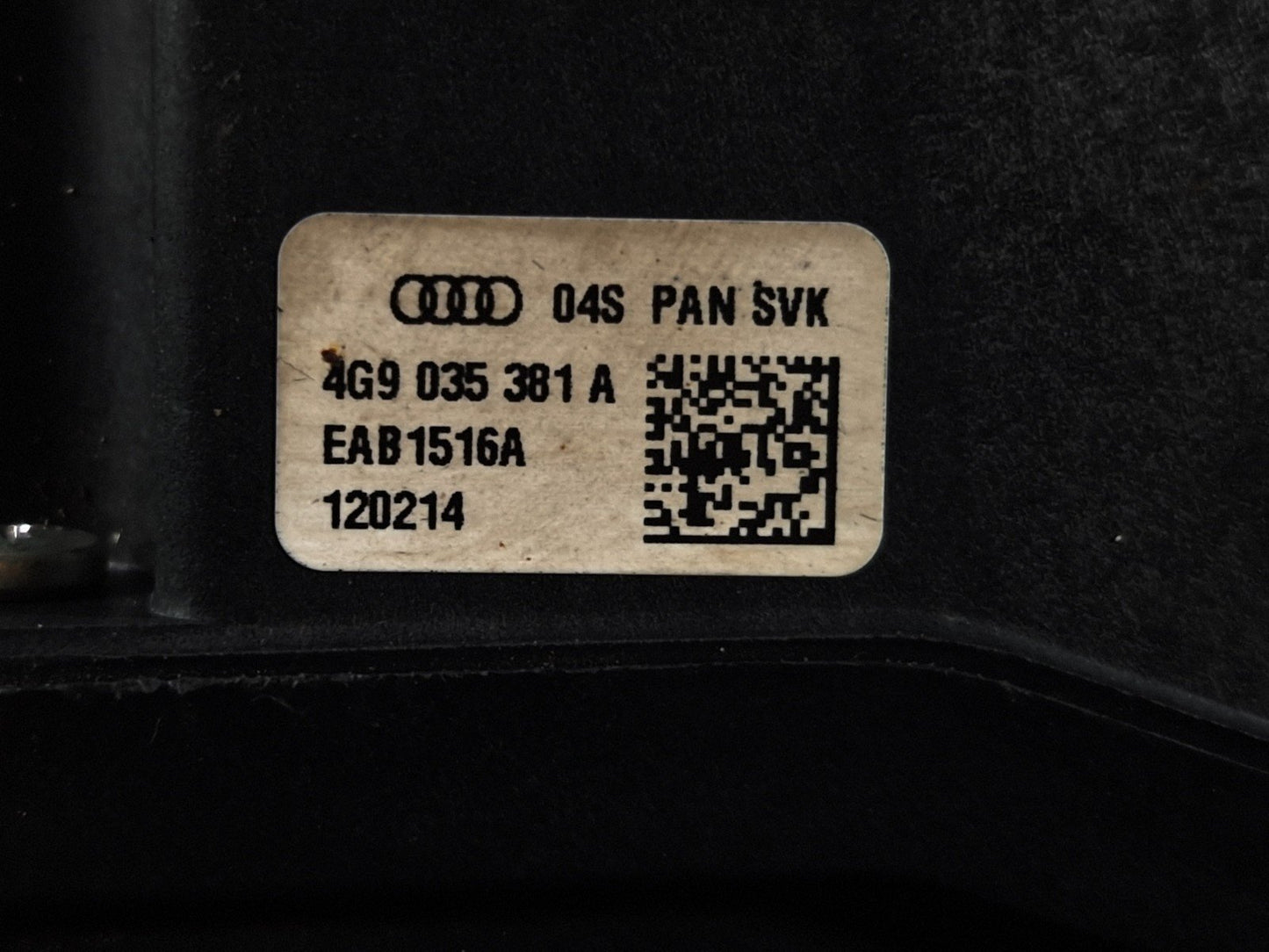 12-18 AUDI A6 C7 GENUINE O/S/F RIGHT DASHBOARD LOWER TRIM 4G2863076