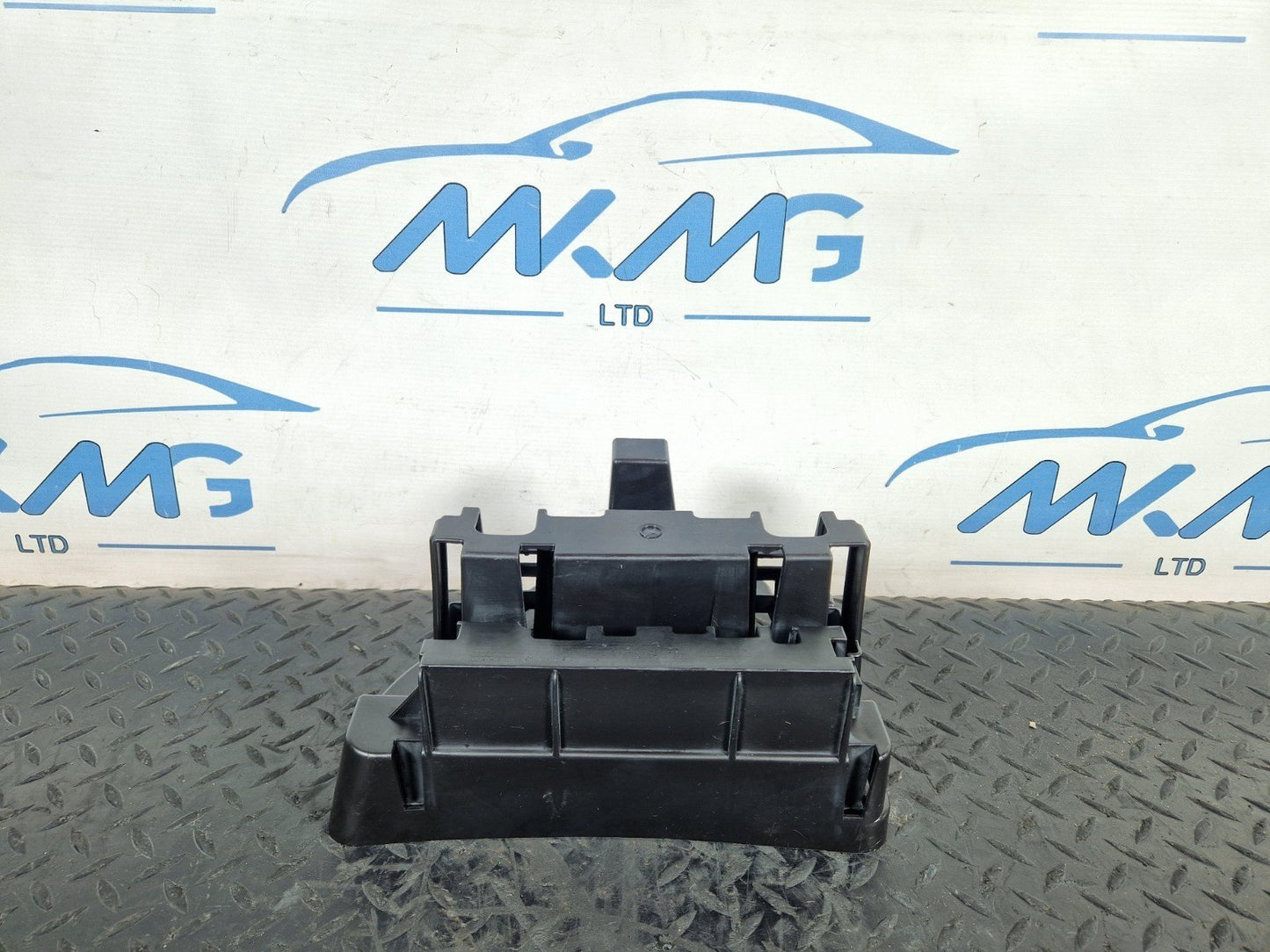 16-19 MERCEDES BENZ GLE W166 GENUINE FUSE BOX HOLDER BRACKET A1665450840