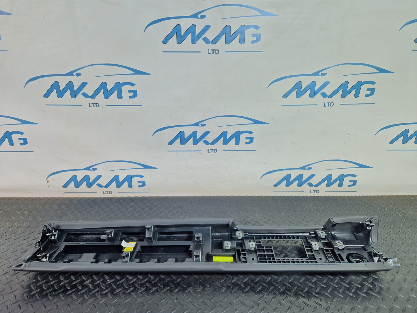 Land Rover Range Rover Evoque L551 SUV Centre Dash Panel Damaged R8D204268C
