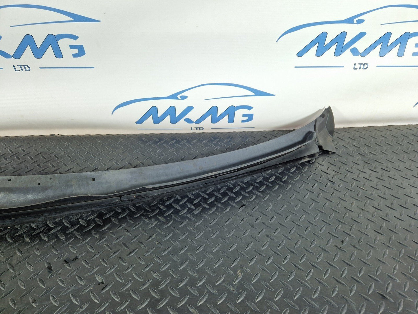 15-18 AUDI A7 4G FRONT WINDSCREEN SCUTTLE PANEL WIPER COVER 4G8819403