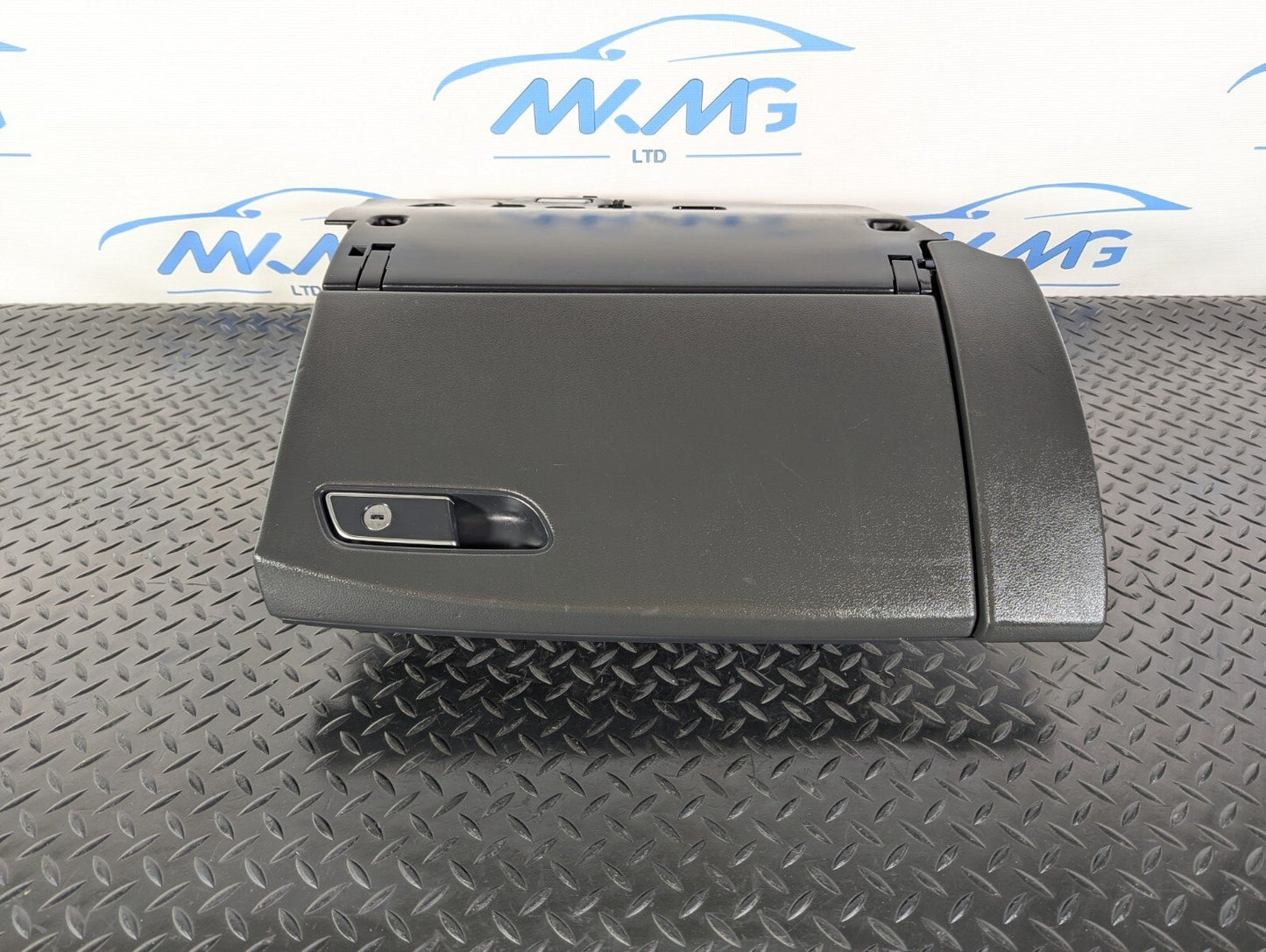 10-17 AUDI A8 4H GLOVE BOX STORAGE BOX IN BLACK 4H2857095