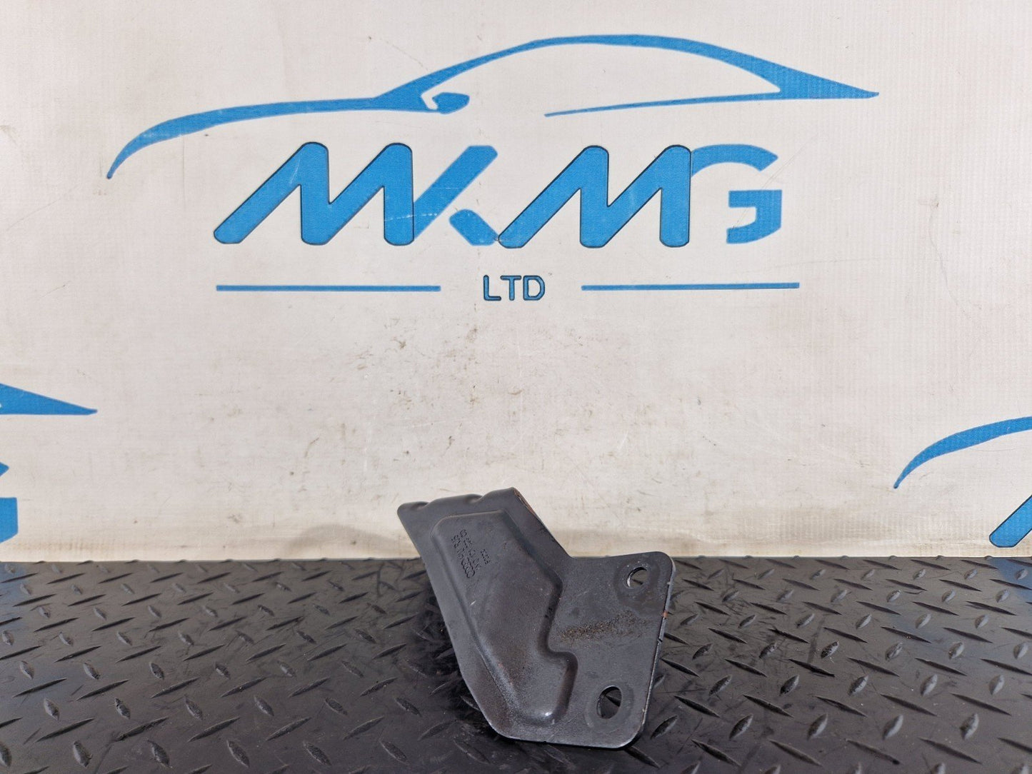 16-20 AUDI Q7 4M GENUINE COOLANT PUMP BRACKET MOUNT 4M0121233CD